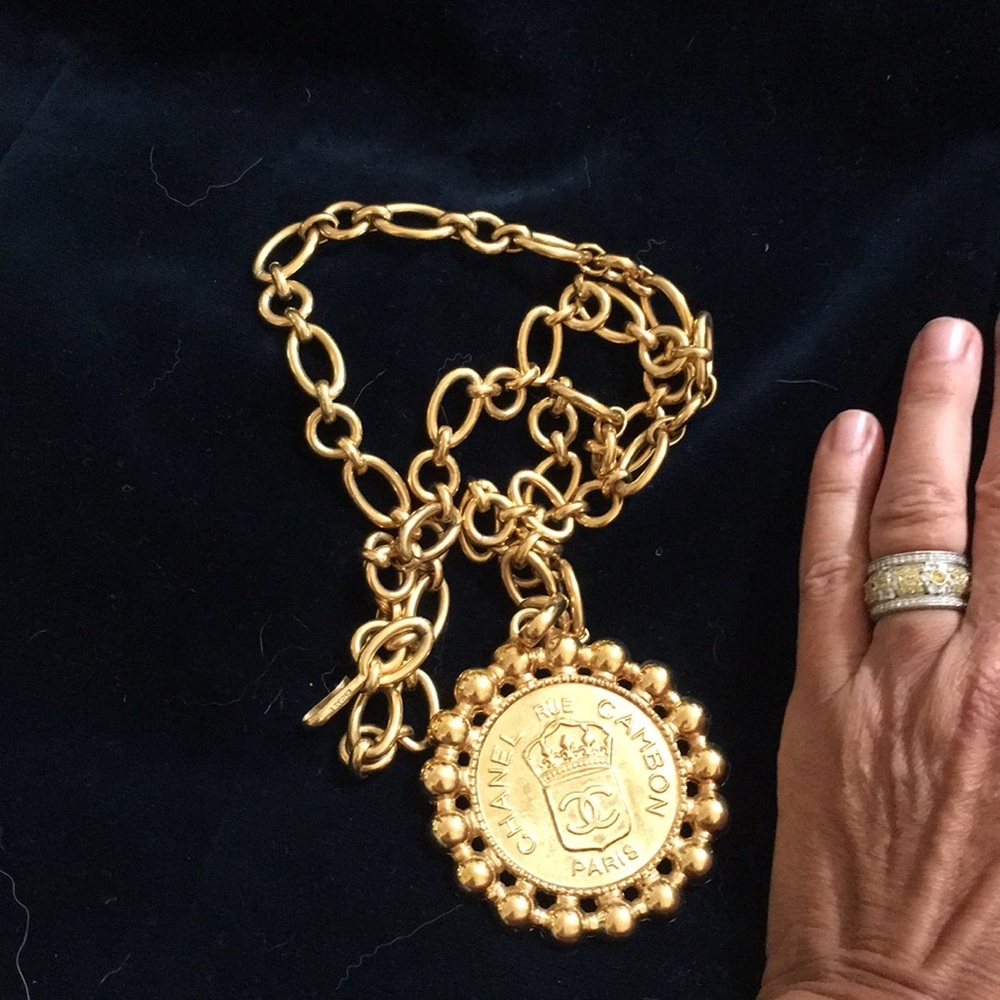CHANEL Gold Rue Cambon Necklace with Medallion - Picture 3 of 9